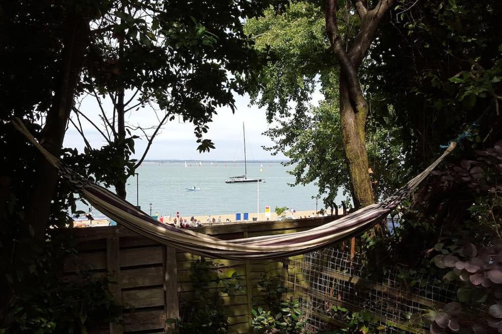 Cliffside Apartment Cowes  Bagian luar foto