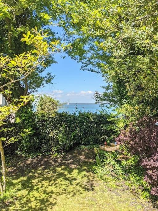 Cliffside Apartment Cowes  Bagian luar foto