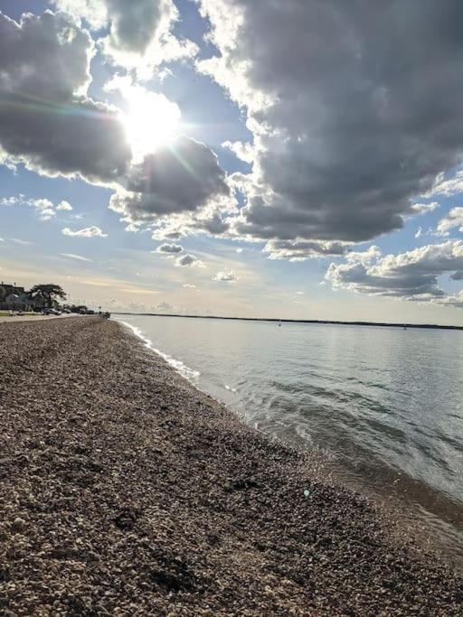 Cliffside Apartment Cowes  Bagian luar foto